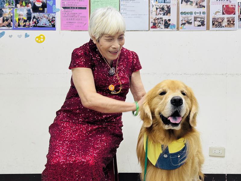 由淡水古蹟博物館與馬偕紀念醫院共同舉辦的「動物輔療成果發表會」，將由治療犬協助淡水區正德里的長者走秀，還有免費健檢、行動博物館等攤位，歡迎有興趣的人前來參與。