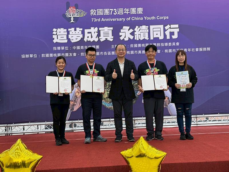 前主委吳志揚縣長與受獎人合照