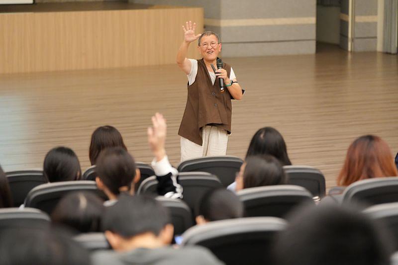 温慧玟董事長以生動提問與真切分享，啟發學生從多元觀點思索城市的未來發展。