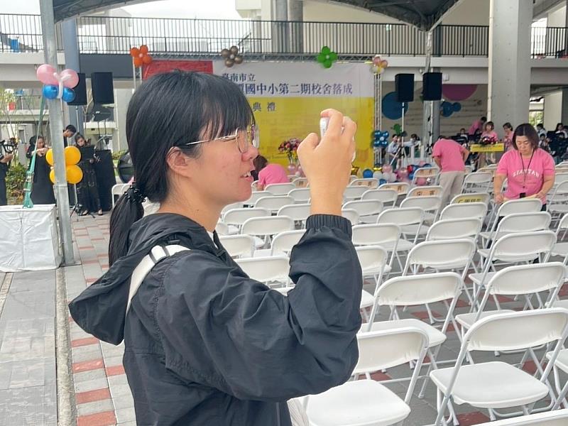 畢製成員拍攝活動現場影片