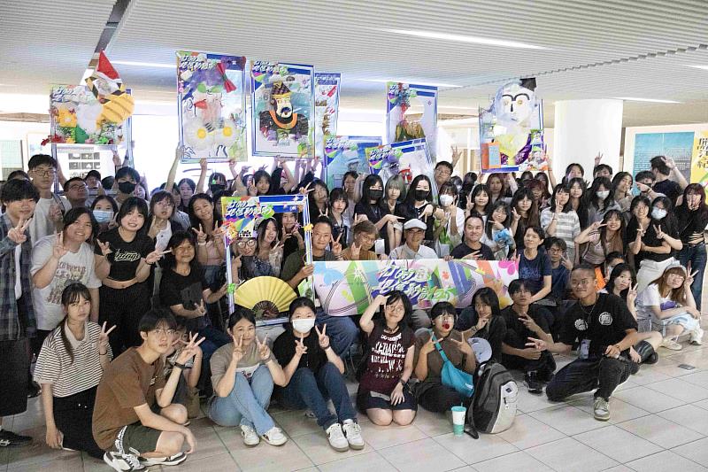 視傳系迎新活動玩出文化設計力,全體合影