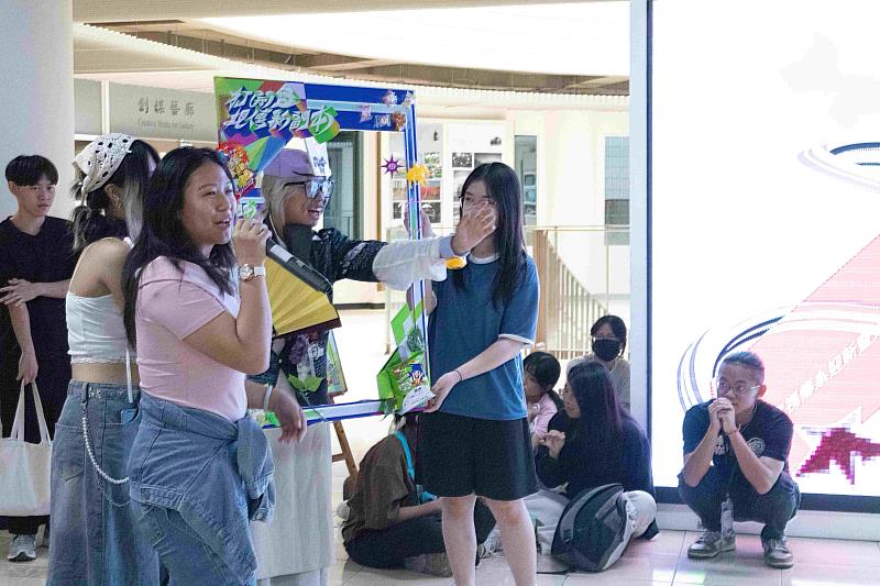 第八組「八方雲集」的作品以真人扮演孔子,驚豔全場師生