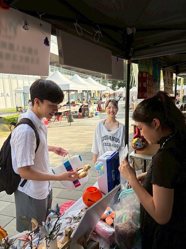 「Lemon Sugar」成員邀請民眾參與公益活動