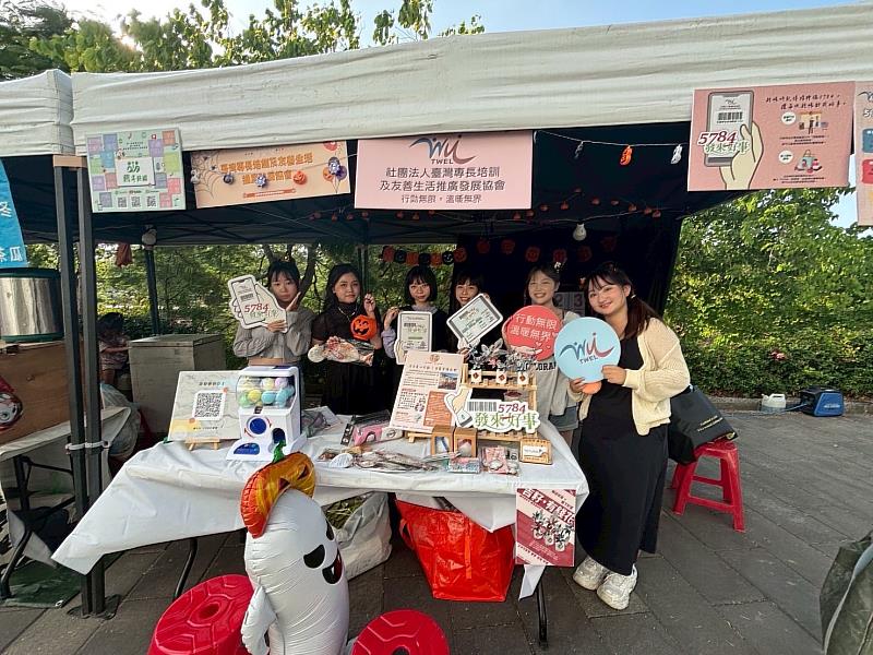 公廣系畢製參與「2025 東寧萬聖節《萌鬼同樂趣》」,團隊合影