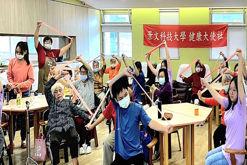 景文科大義廚團陪伴石碇長輩歡慶重陽