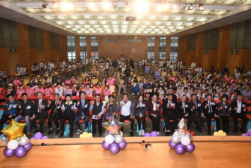 全國國小學童潔牙觀摩比賽今日於新北市登場，全國38組參賽隊伍角逐總冠軍