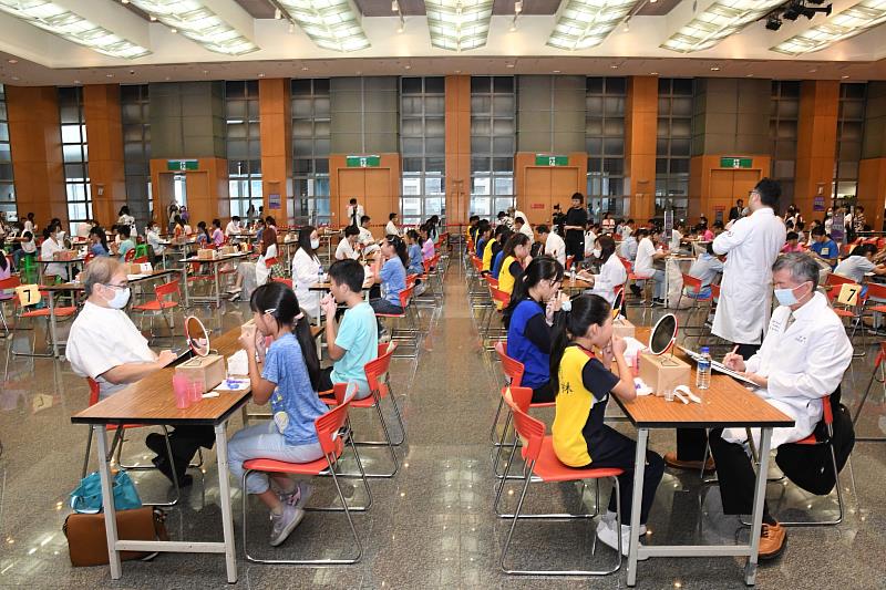 全國國小學童潔牙觀摩比賽今日於新北市登場，全國38組參賽隊伍角逐總冠軍
