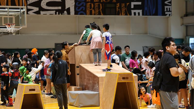 內湖運動中心「Trick or Treat」親子嘉年華歡樂登場,近600位親子共襄盛舉,共享萬聖節驚喜派對