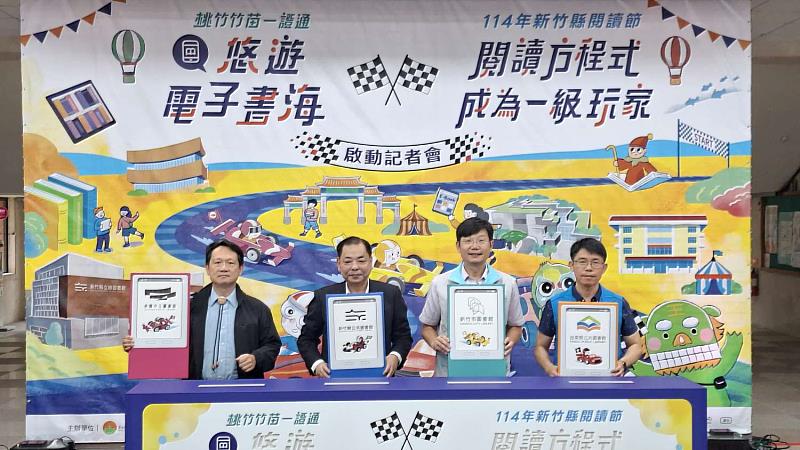 文化局副局長李欣耀與貴賓合影。