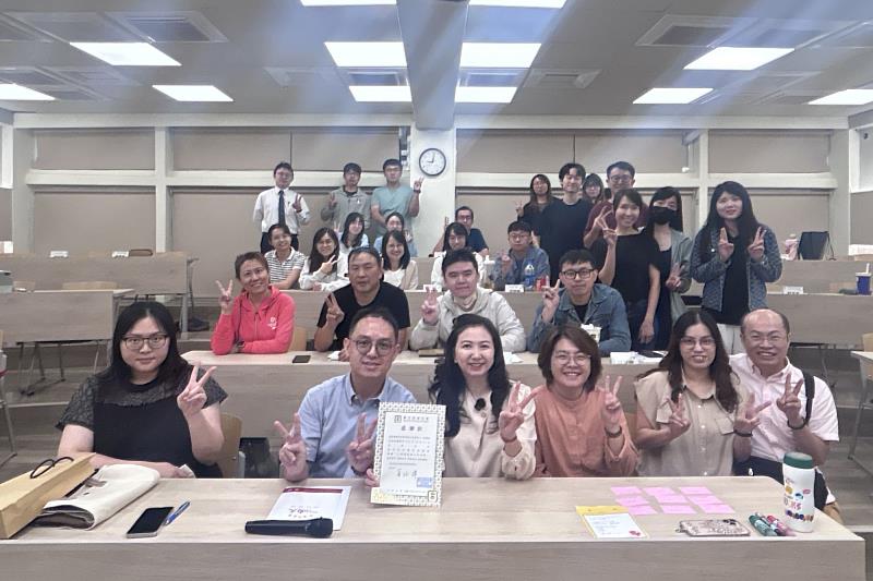 南大經管系科管碩專班專題研討吸引眾多在職學生參與,現場交流討論氣氛熱絡。