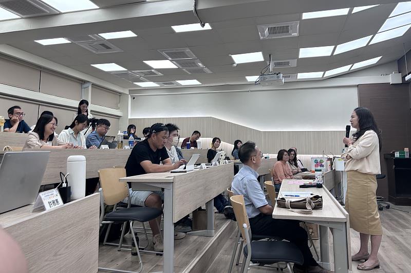 課程帶領南大同學運用「15分鐘對齊會議」與「會議憲章」工具,培養團隊決策效率。