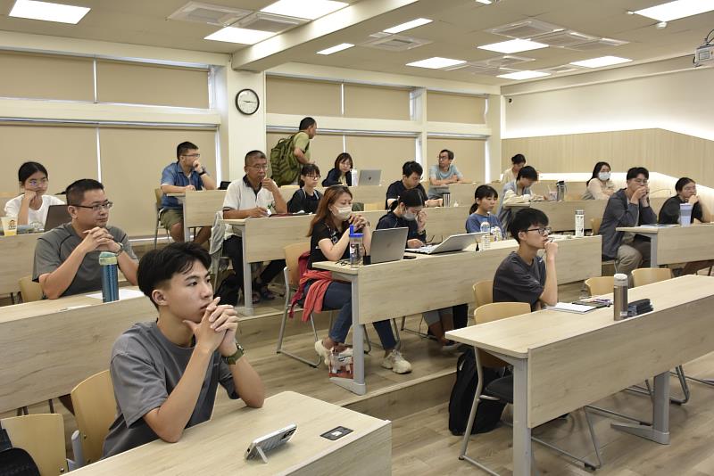 南大師生共同參與ISO碳盤查稽核課程,展現推動校園永續與減碳行動的具體成果。