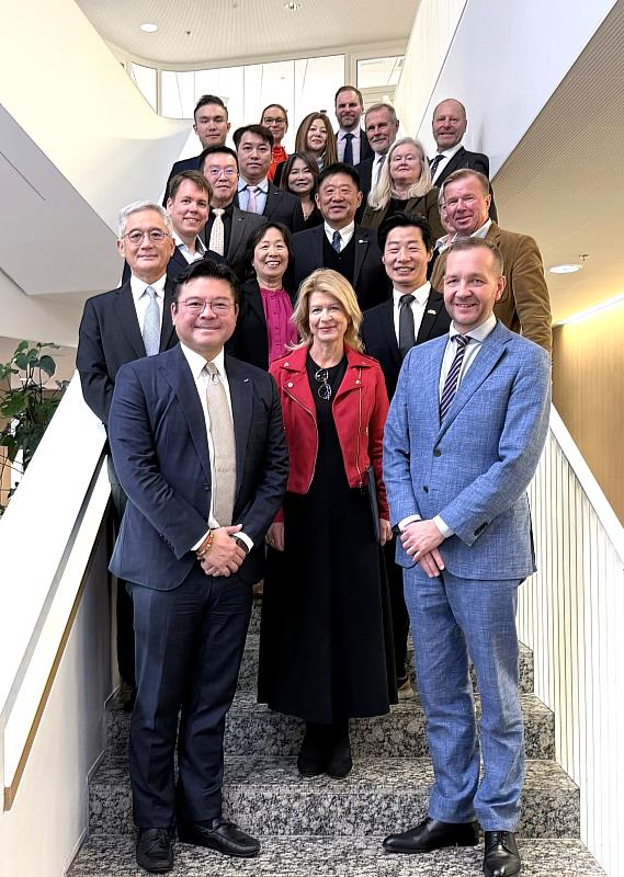 IEAT理監事團與芬蘭商業總會合影