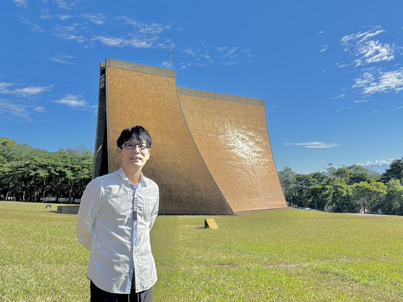 東海創意設計暨藝術學院院長許和捷教授，榮獲「114年第12屆教育部藝術教育貢獻獎-教學傑出獎」，成為今年全國大學教授唯一獲得此獎殊榮者。