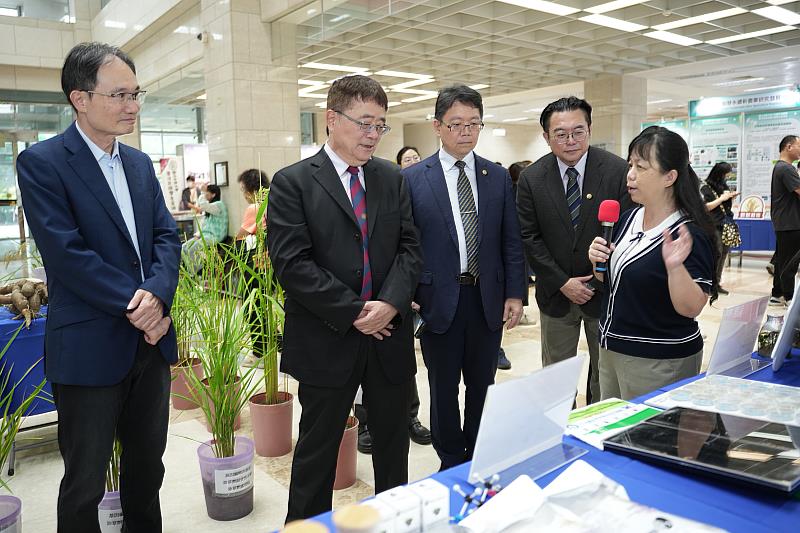 興大高教深耕成果展開幕 展現多元特色領域成果