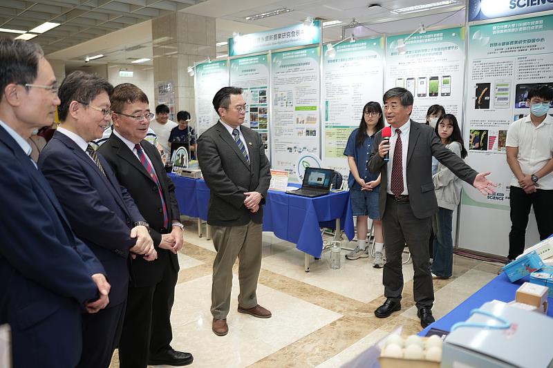 興大高教深耕成果展開幕 展現多元特色領域成果
