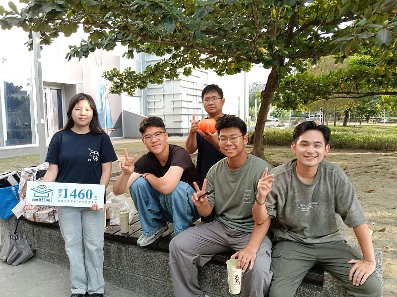 「七禮文風」規劃線下活動，團隊與顧客拍照打卡互動後，即可兌換糖果禮