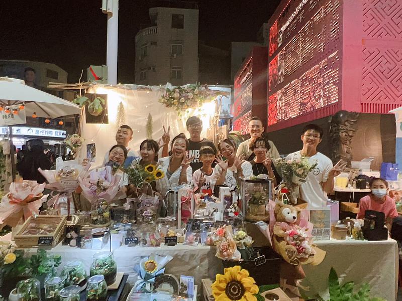 企管系產碩專班校友創業品牌「伊藝花坊」出席綠色永續市集