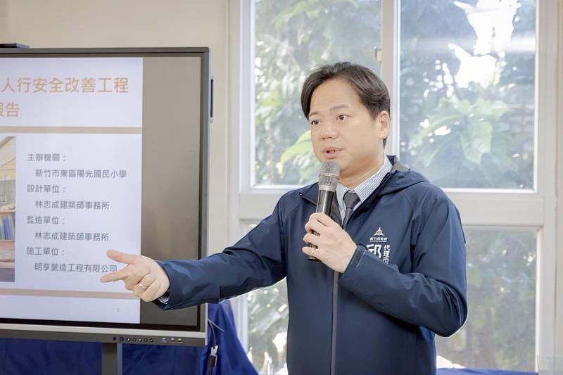 邱臣遠代理市長致詞。