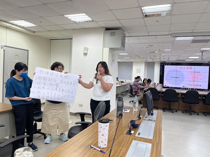 市府將此模擬訓練納入社工新進人員教育課程,建構社工人身安全意識。