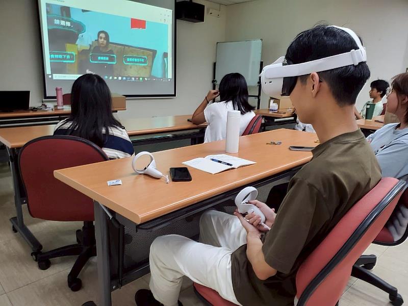 市府應用模擬實境技術提升新進一線社工、實習生的應對能力。