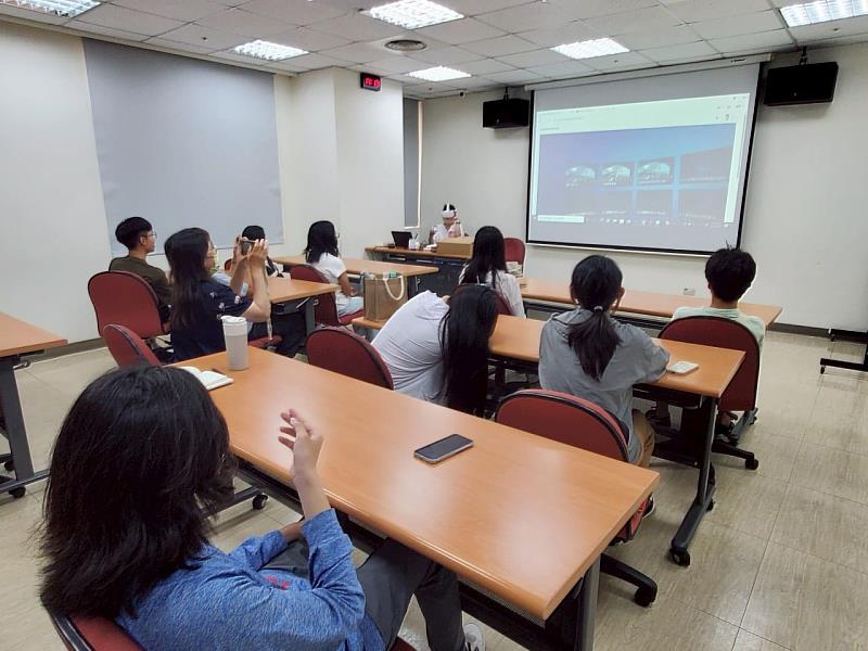 市府將此模擬訓練納入社工新進人員教育課程，建構社工人身安全意識。