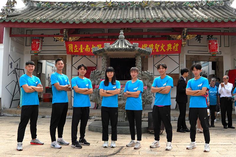 南大田徑隊承擔127校慶聖火傳遞任務，展現堅毅與團隊精神。