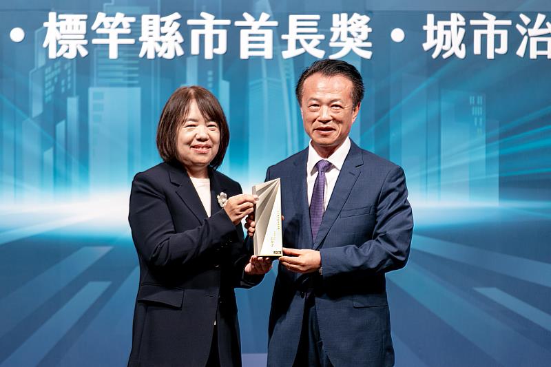 翁章梁蟬聯天下雜誌「標竿縣市首長獎」 施政滿意度全國最高