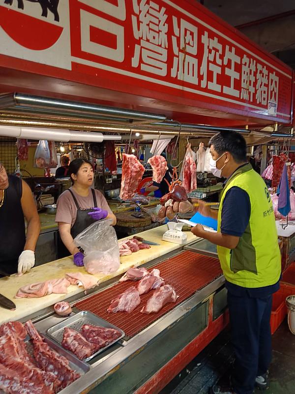 圖3 防疫挺攤商，新竹市公有市場豬肉攤商免收1個月租金。