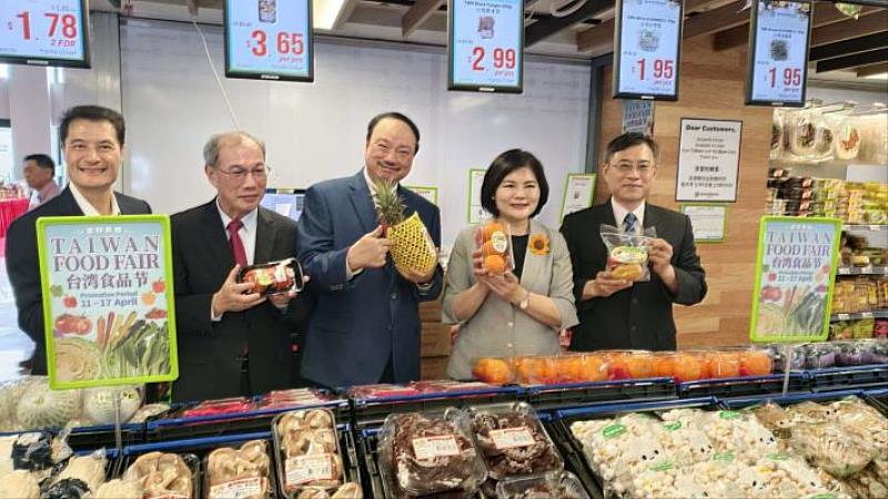 Sheng Siong Supermarket held a promotional event for the “Taiwan Food Fair” from April 11 to 17 to promote Taiwan’s specialty fruits and agricultural products.