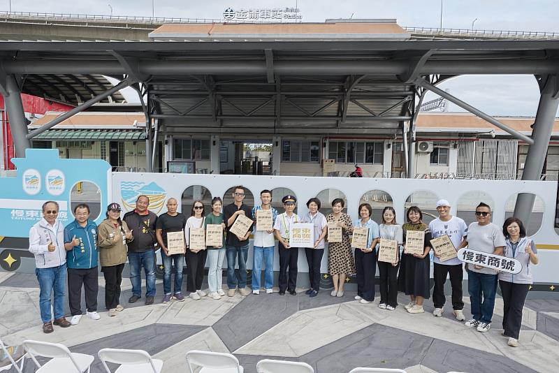 店家改造結合在地工藝 10家「鐵道慢店」煥新登場再出發