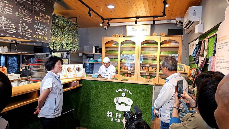 店家改造結合在地工藝 10家「鐵道慢店」煥新登場再出發