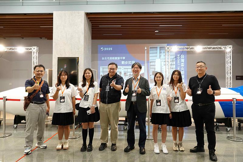 除了呈現東海研發成果外,亦展出國家太空中心的入軌火箭、福衛9號與獵風者號實體模型,以及科博館珍藏的火星隕石。