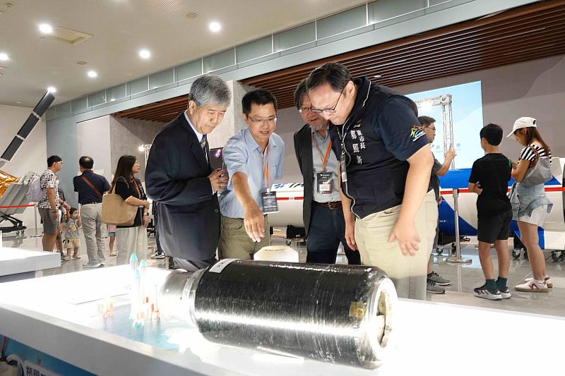 特展內容包含未來科學、太空材料、碳捕捉與永續環境、畜牧機器人、太空醫學及食品、明日城市建築與宇宙新秩序等領域。