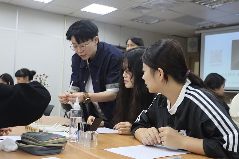 南大育成中心期望藉由香氛體驗課程，推動身心整合與創意思考的學習氛圍。