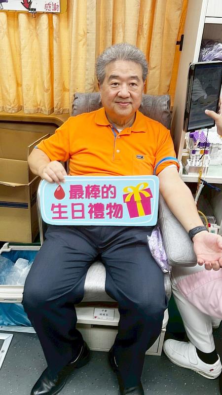 清泉醫院羅永達院長是快樂的捐血人。(院方提供)