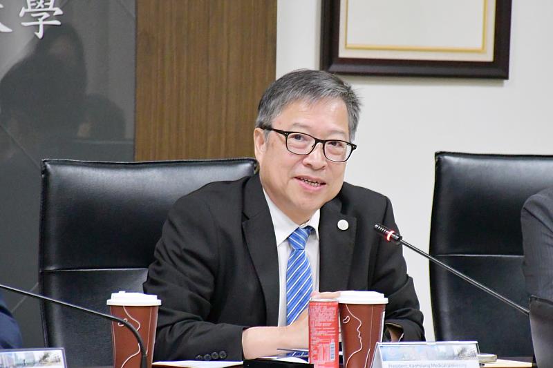 高雄醫學大學校長余明隆致詞。