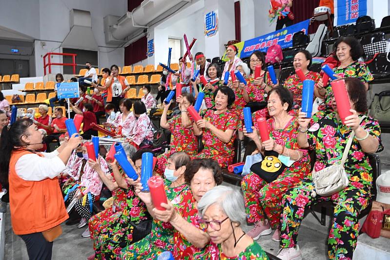 啦啦隊加油聲不斷