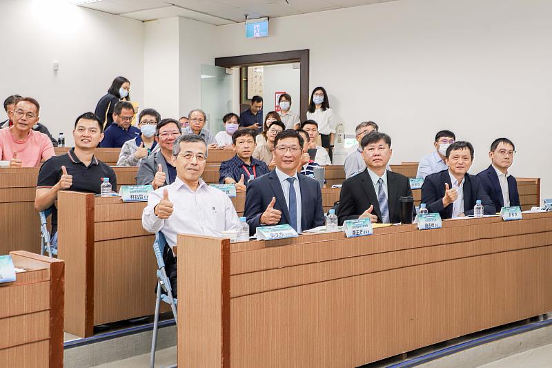 翁章梁出席民雄航太暨無人機產業園區說明會，盼加速無人機產業成長-4