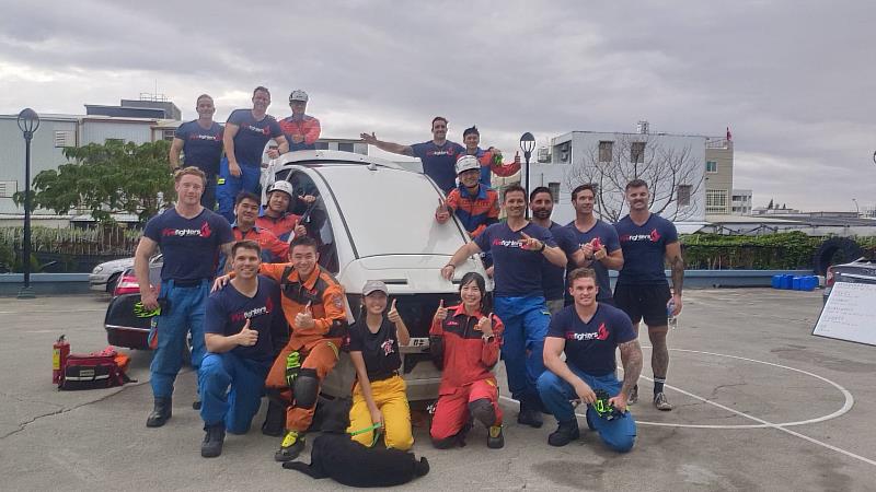 臺澳消防英雄齊聚臺東 深化山域車禍救援技術