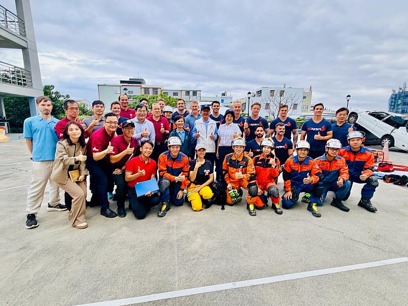 臺澳消防英雄齊聚臺東 深化山域車禍救援技術