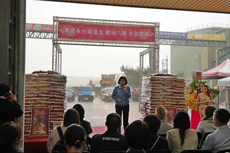Magistrate Chang Li-shan expressed her gratitude to local farmers for their support in growing premium rice to export to Europe.