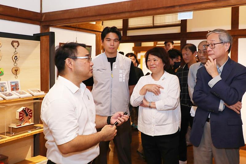 黃敏惠市長率市府團隊陪同文化部長李遠視察嘉義市史蹟資料館風災後情形(1)