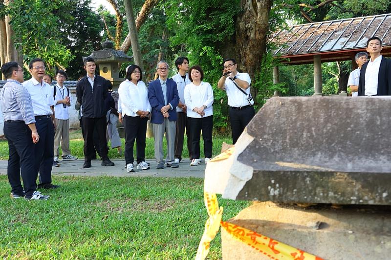 黃敏惠市長率市府團隊陪同文化部長李遠視察嘉義市史蹟資料館風災後情形(2)