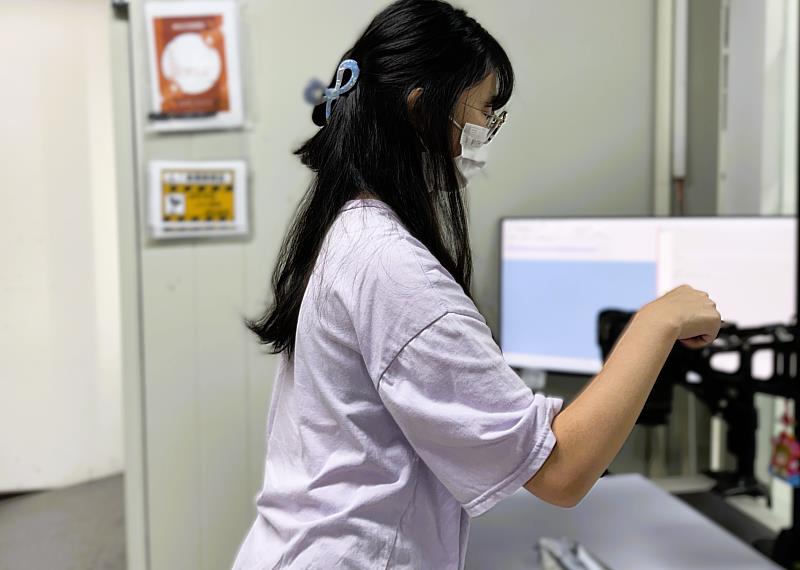 林吟芯參加北分署大專青年預聘計畫，接受系統化訓練與工作輪調，實習結束後留任，畢業即就業。