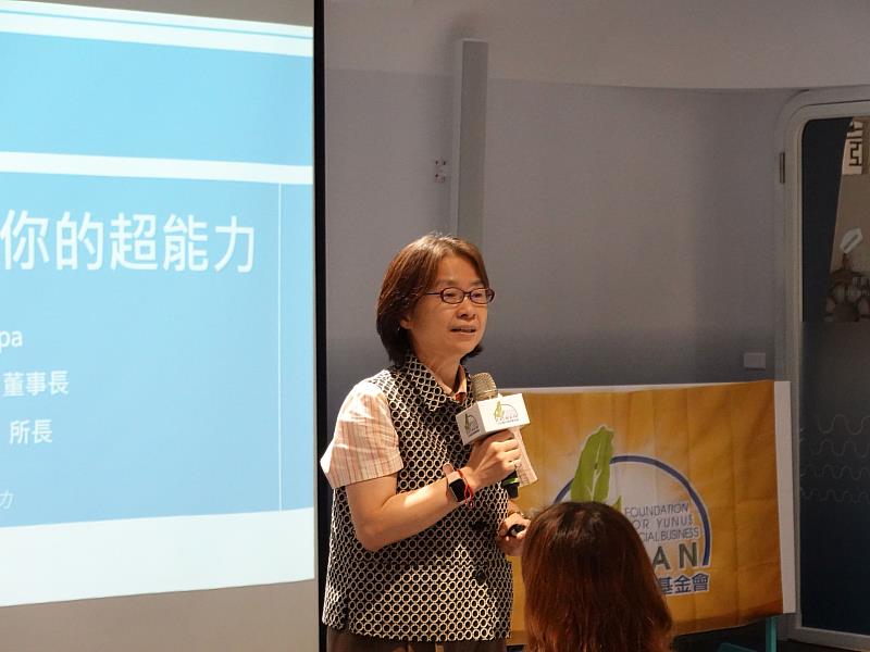 群景國際商務法律事務所所長暨台灣尤努斯基金會董事長蔡慧玲律師分享AI與法律結合的實務運用。