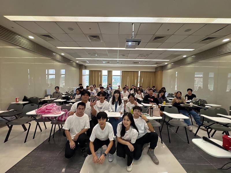 參與服務的師資生們表示,這次偏鄉教學經驗讓他們對「教育現場」有更深刻的體悟。教科三張智恩同學首次教授英文課,她分享:「雖然緊張,但遊戲式教學讓學生反應出乎意料地熱烈,那些真實互動是我最珍貴的學習。」