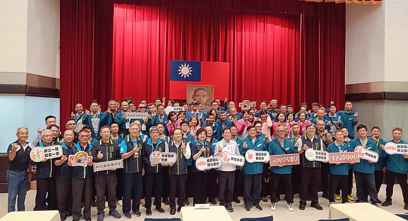 新北市政府消防局長陳崇岳及連江縣消防局長曹典鈺與交流人員合照