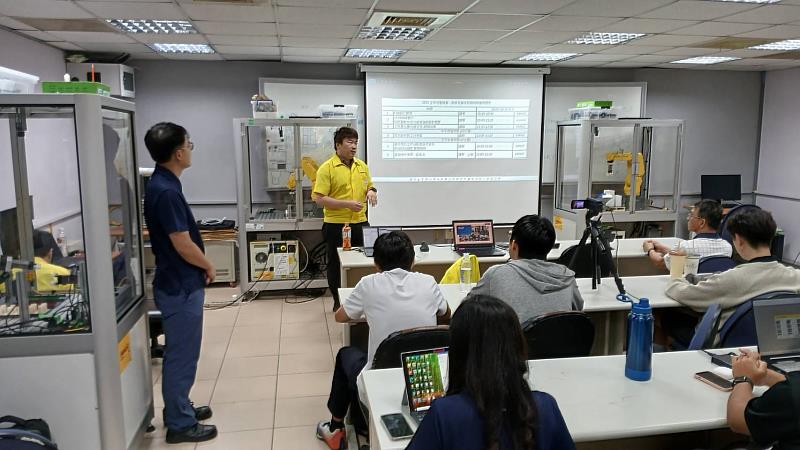 台灣發那科（Fanuc）曾軒僑主任介紹上課內容
