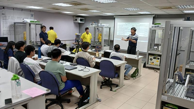 機器人系王建仁主任歡迎師生參與本次培訓